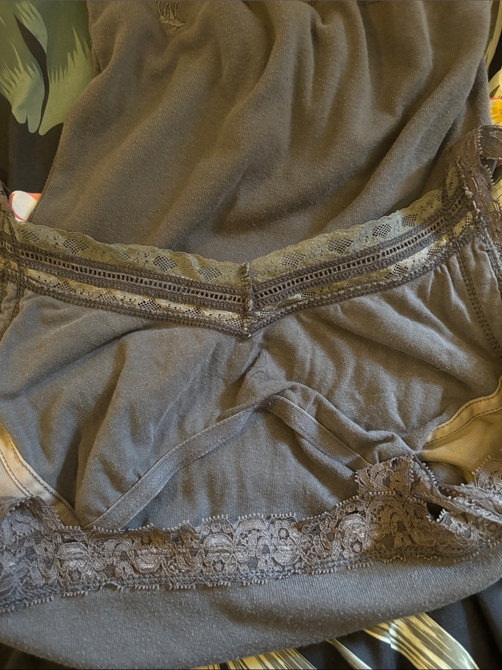 Abercrombie & Fitch Lace-Trim Camisole in Dark Gray, Size M - Picture 4 of 9
